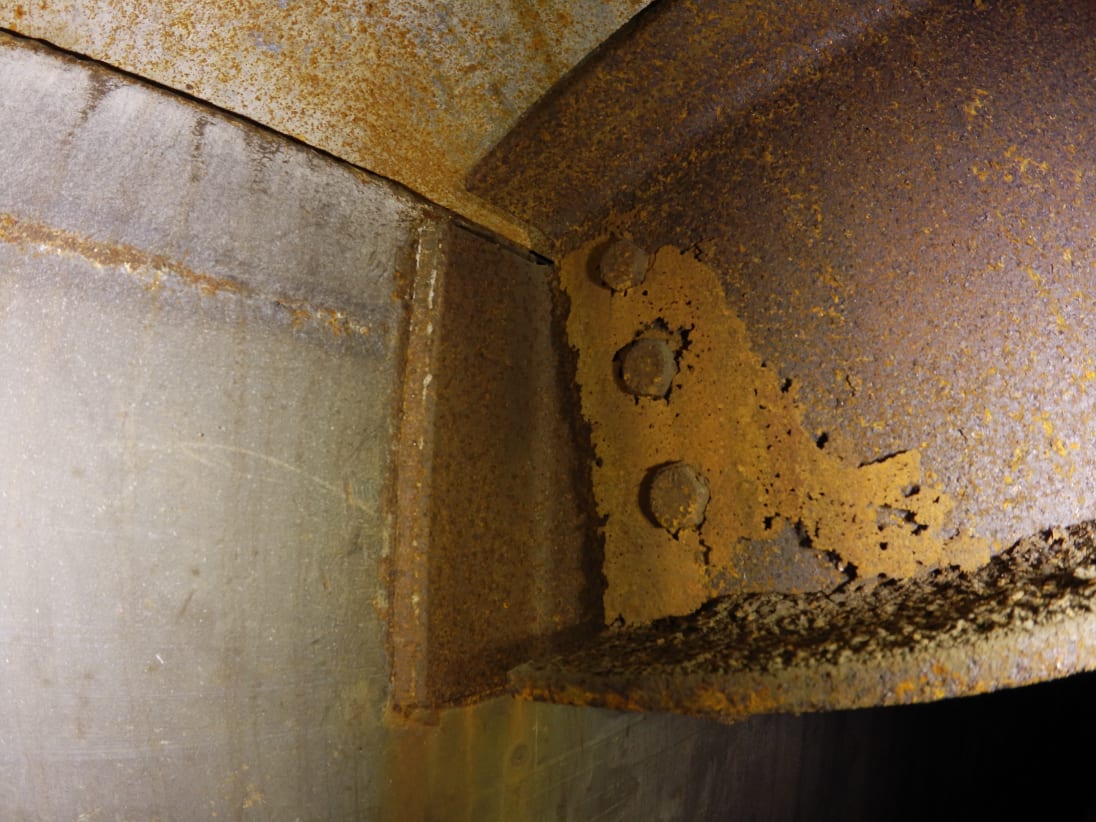 A detailed photo of the wall-to-roof interface including one of the wall -to-rafter bolted joints.