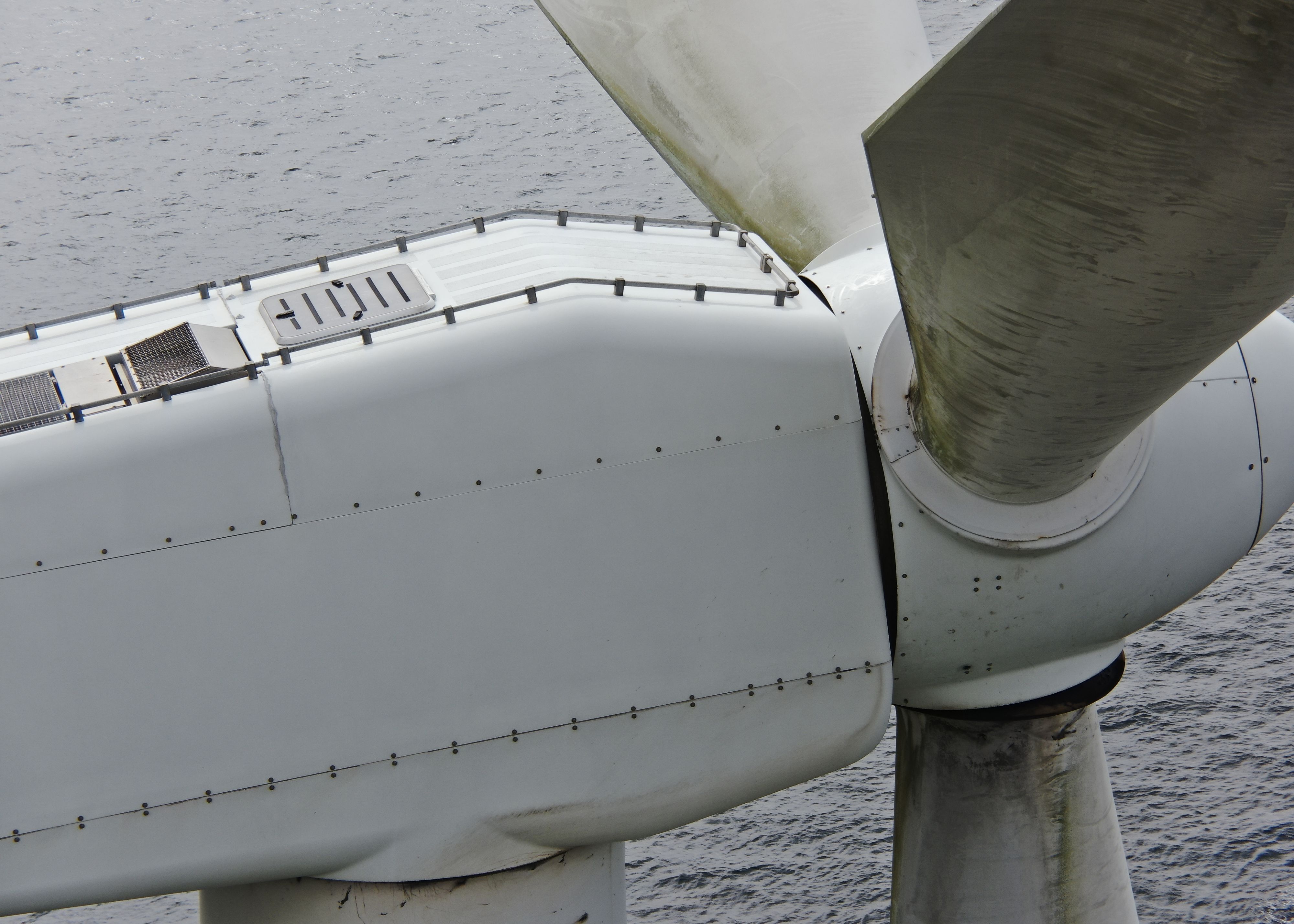 Wind turbine with clear background for optimal optical zoom photography